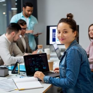 yonung women working on laptop in a office